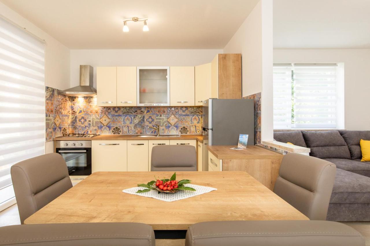 Apartman Ivona U Prizemlju 말린스카 외부 사진